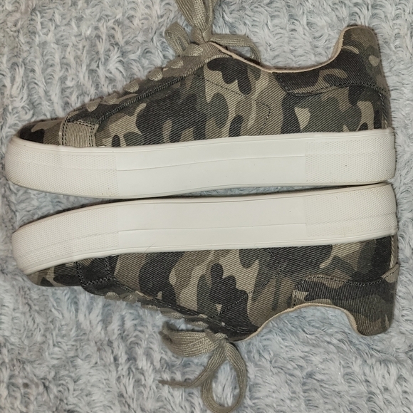 Camo Sneakers - Picture 3 of 8